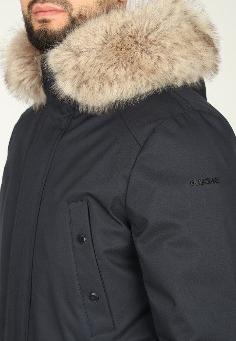 Товар синего цвета с внутренней стороны