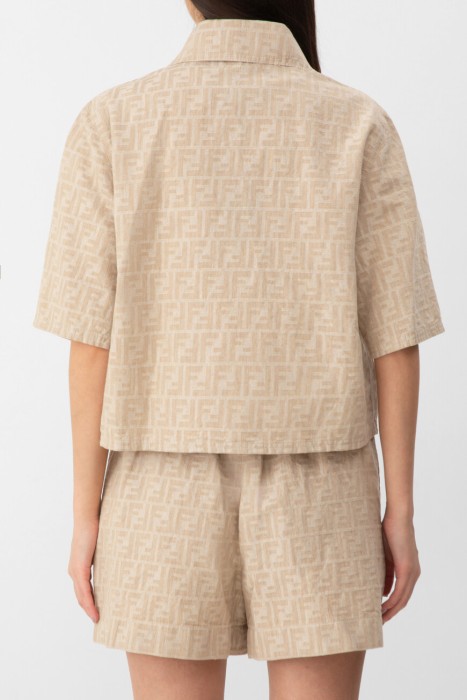 куртка  по цене 104100 руб вид справа