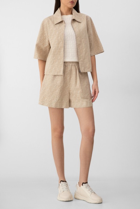 Товар бежевого цвета с внутренней стороны