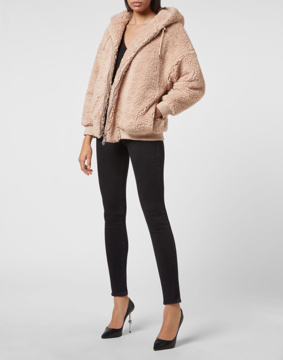 Товар бежевого цвета с внутренней стороны