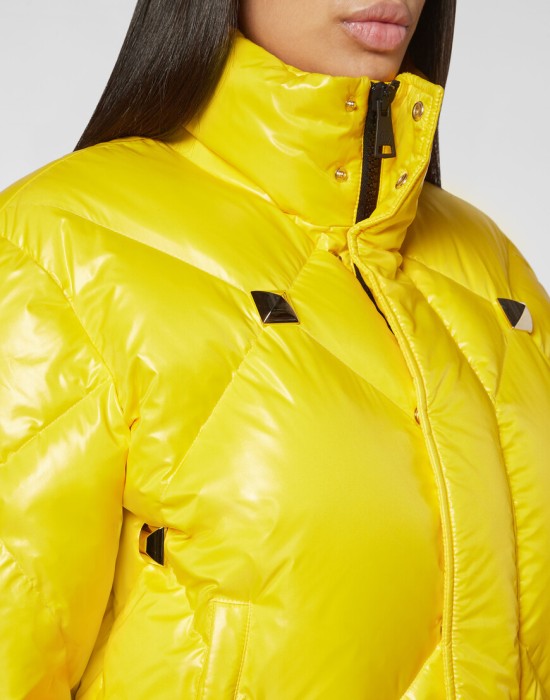 Товар желтого цвета с внутренней стороны