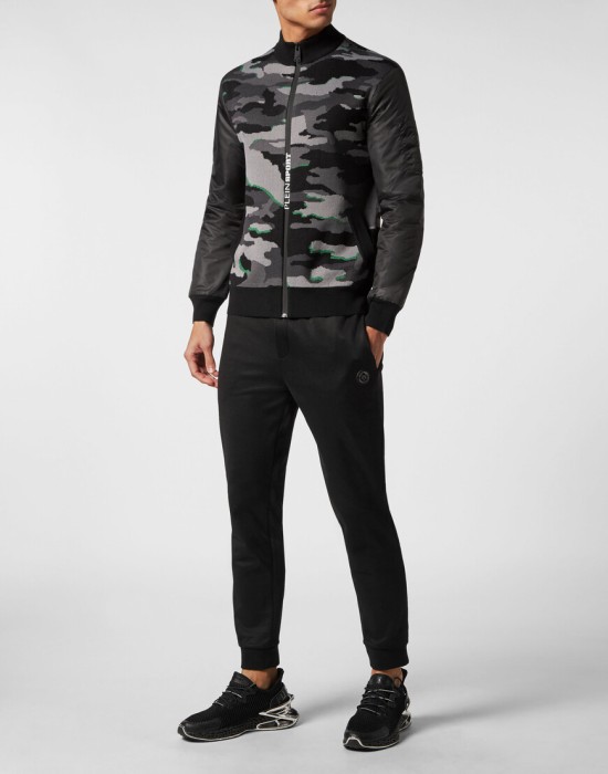 Товар черного цвета с внутренней стороны