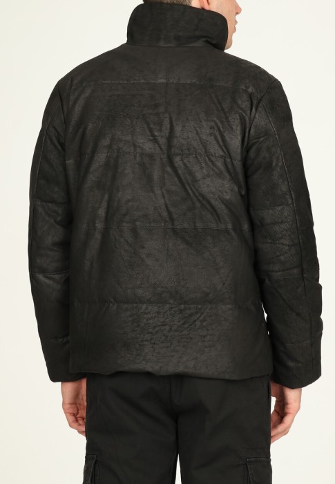 Товар черного цвета с внутренней стороны