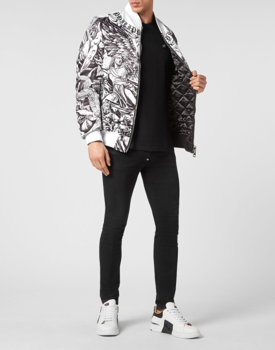 Товар белого цвета с внутренней стороны