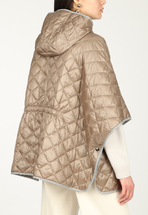 Товар коричневого цвета с внутренней стороны