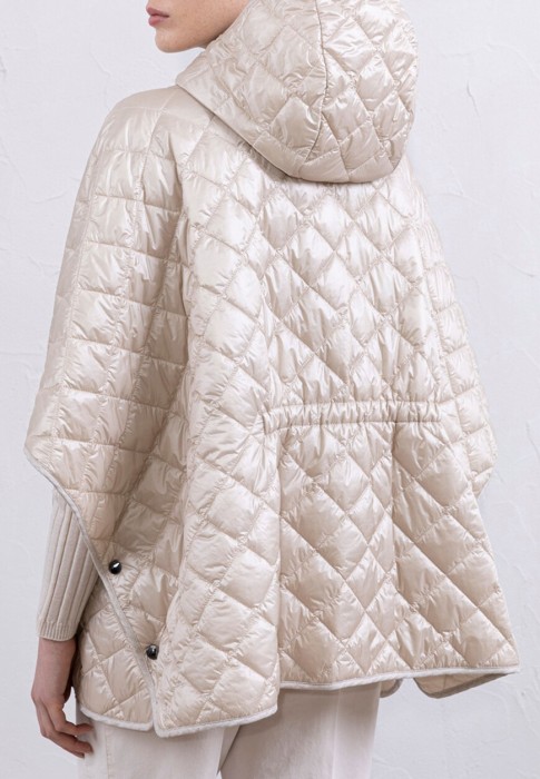 куртка  по цене 92565 руб вид справа