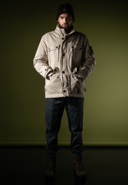 куртка  от бренда stone island вид слева