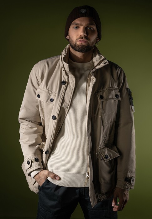 Товар бежевого цвета с внутренней стороны