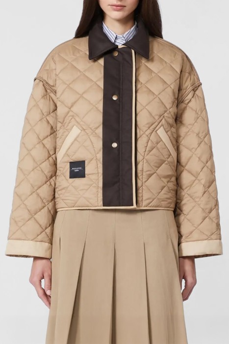 Товар бежевого цвета с внутренней стороны