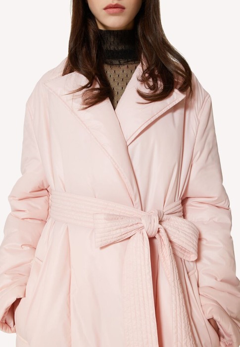 Товар розового цвета с внутренней стороны