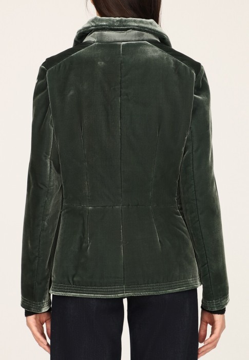 Товар зеленого цвета с внутренней стороны