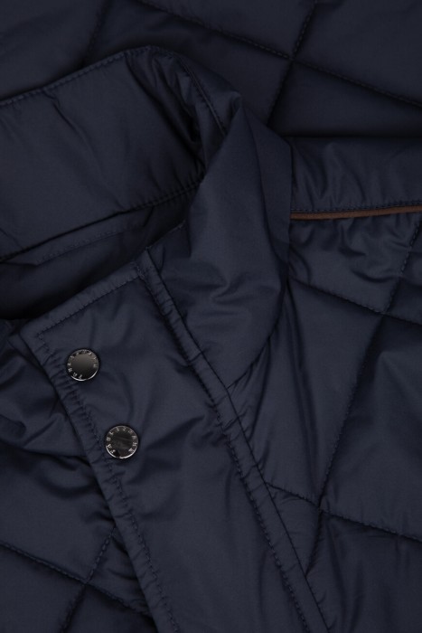 куртка  активного стиля с лицевой стороны