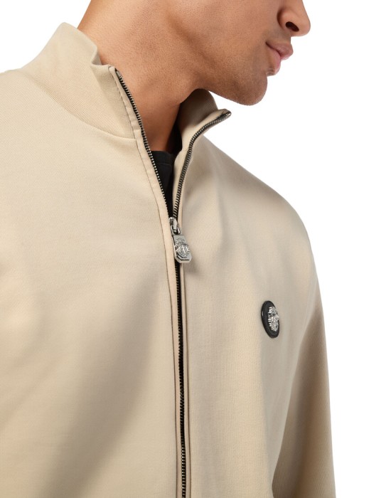 Товар бежевого цвета с внутренней стороны