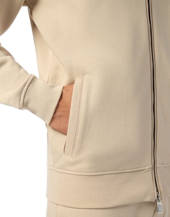 куртка  из проверенных материалов спереди