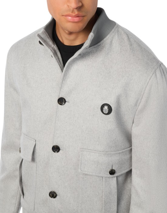 Товар серого цвета с внутренней стороны