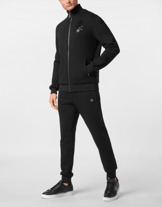 Товар черного цвета с внутренней стороны