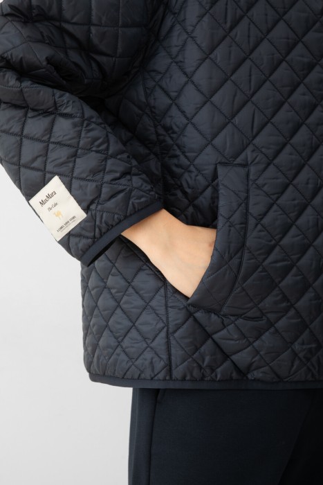 Товар синего цвета с внутренней стороны