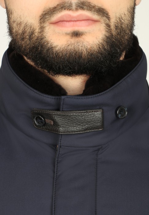 Товар синего цвета с внутренней стороны