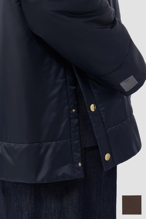 Товар коричневого цвета с внутренней стороны