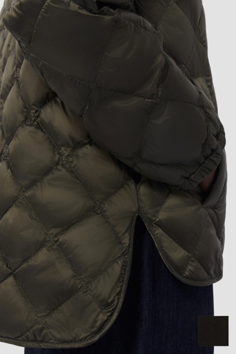 Товар черного цвета с внутренней стороны