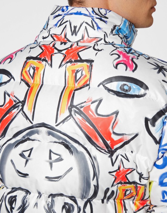 Товар белого цвета с внутренней стороны