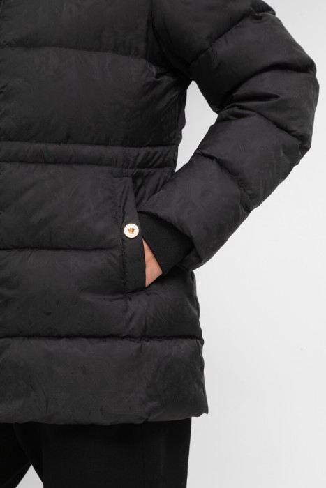 Товар черного цвета с внутренней стороны