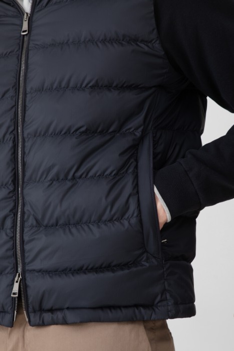 Товар синего цвета с внутренней стороны