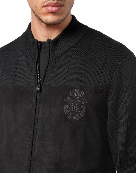 Товар черного цвета с внутренней стороны