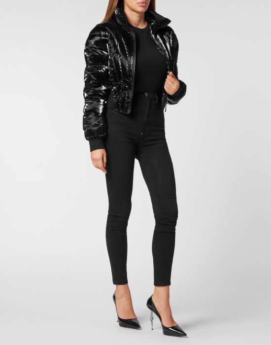 Товар черного цвета с внутренней стороны