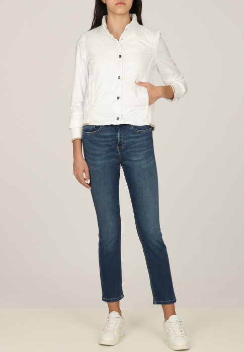 куртка  по цене 33740 руб вид справа