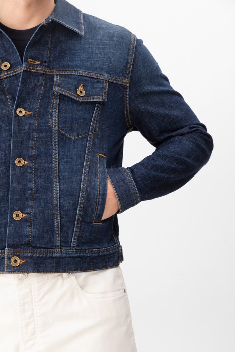 Товар синего цвета с внутренней стороны