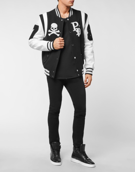 Товар черного цвета с внутренней стороны