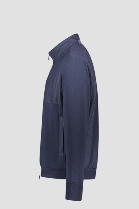 Товар синего цвета с внутренней стороны