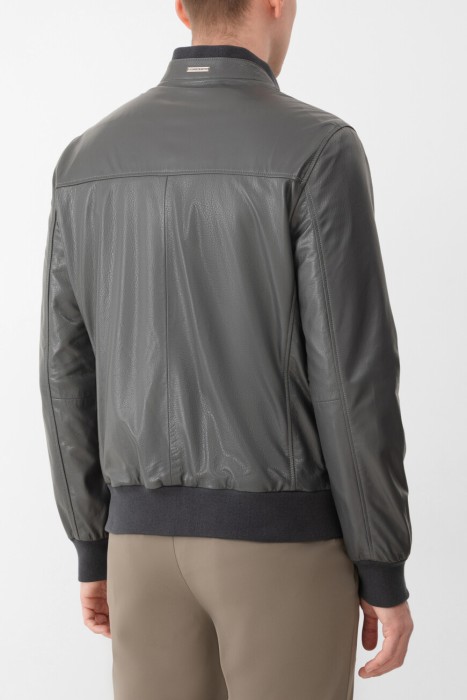 куртка  по цене 98500 руб вид справа