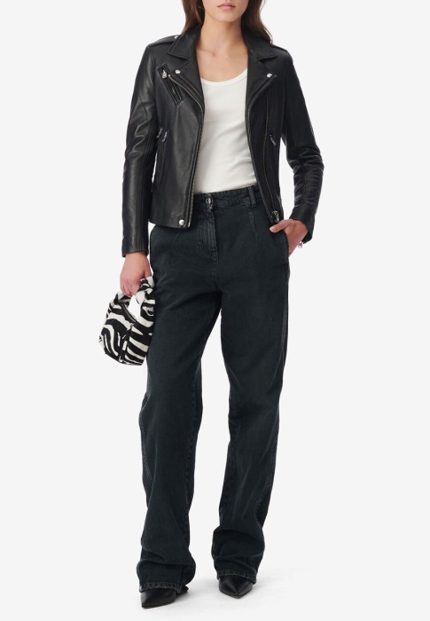 куртка  по цене 94745 руб вид справа