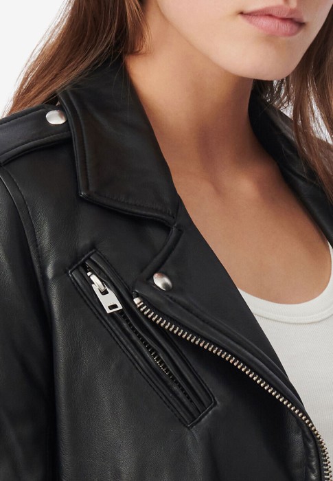 Товар черного цвета с внутренней стороны