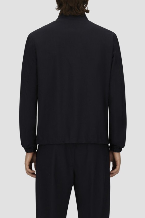 куртка  по цене 119000 руб вид справа