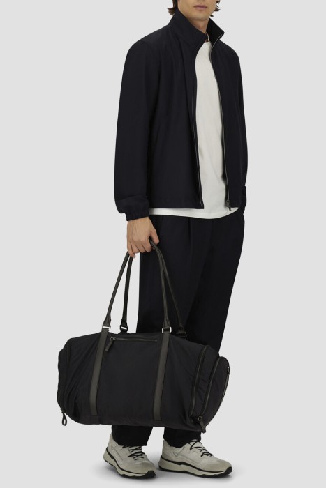 Товар синего цвета с внутренней стороны