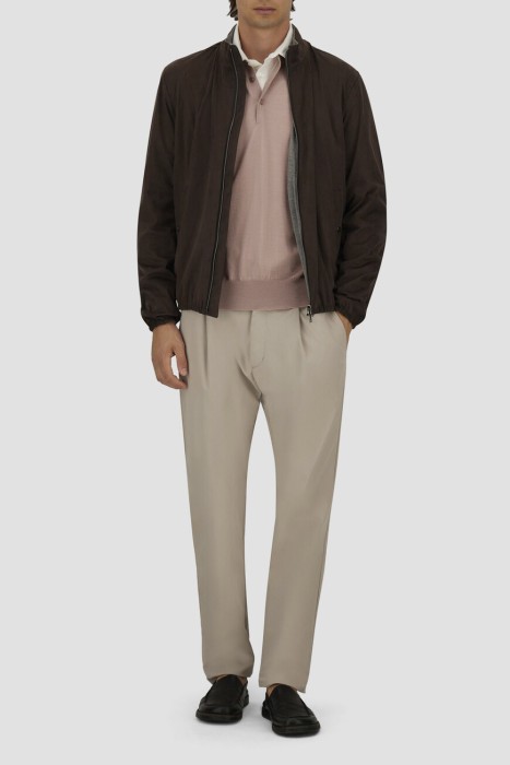 Товар коричневого цвета с внутренней стороны