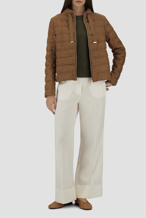 Товар коричневого цвета с внутренней стороны