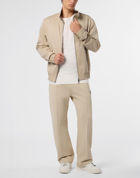 Товар бежевого цвета с внутренней стороны