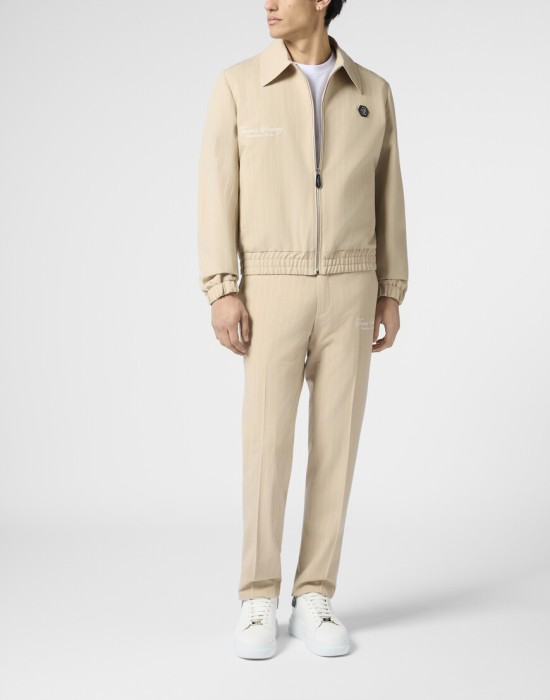 Товар бежевого цвета с внутренней стороны