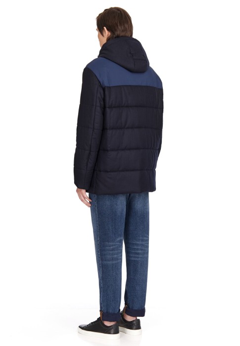 Товар синего цвета с внутренней стороны