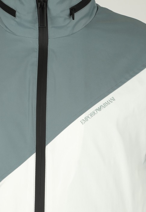 куртка  из проверенных материалов спереди