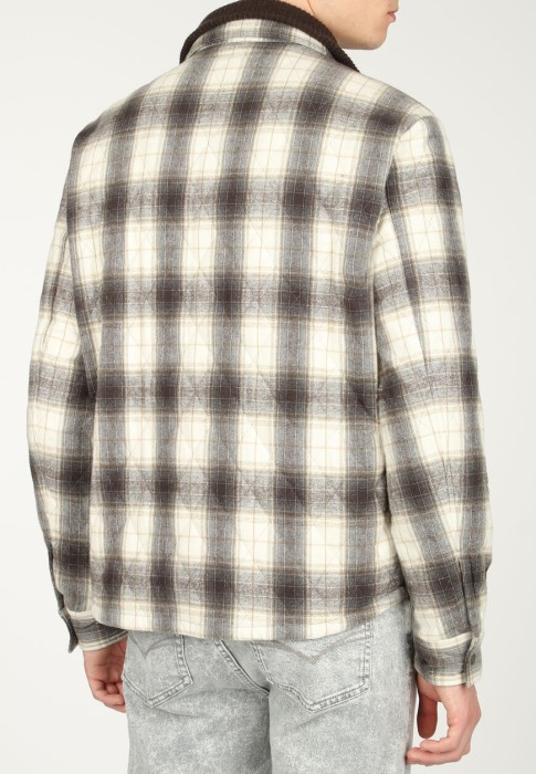 Товар коричневого цвета с внутренней стороны