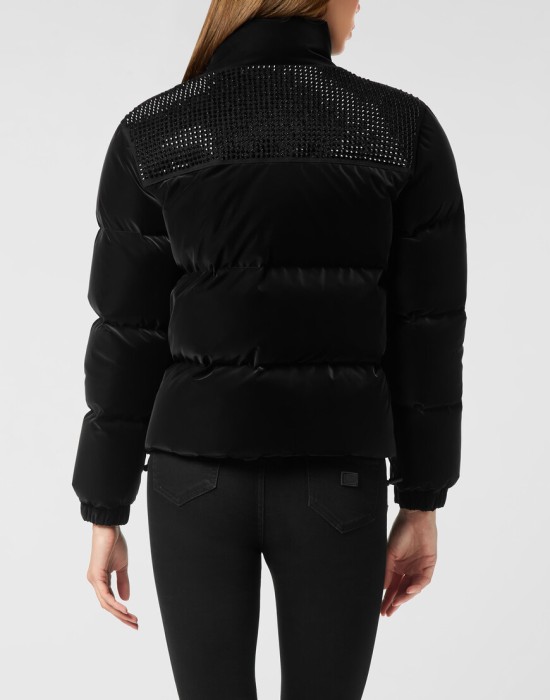 Товар черного цвета с внутренней стороны