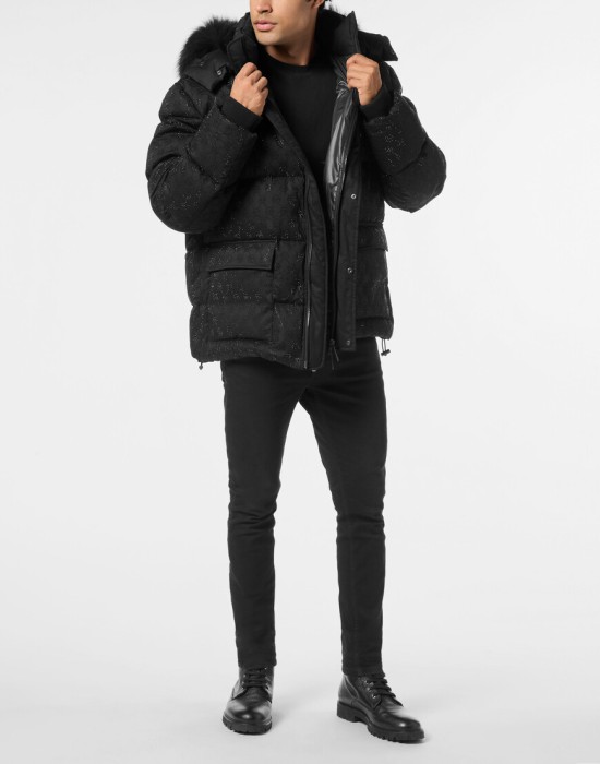 Товар черного цвета с внутренней стороны