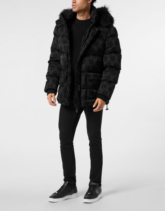 Товар черного цвета с внутренней стороны