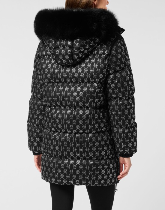 Товар черного цвета с внутренней стороны