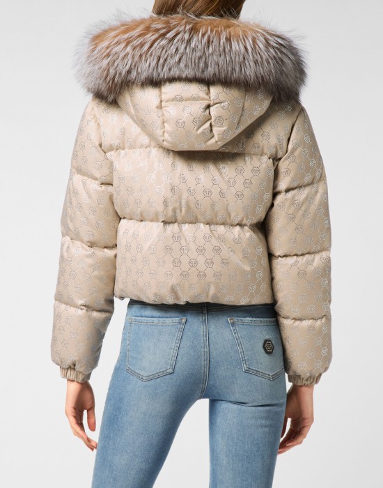 Товар бежевого цвета с внутренней стороны